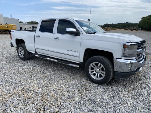 Image of Chevrolet Silverado equipment image 3
