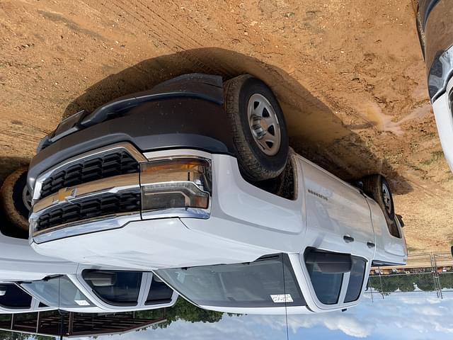 Image of Chevrolet Silverado equipment image 4