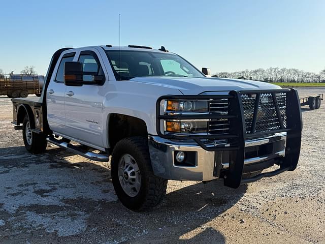 Image of Chevrolet Silverado equipment image 2