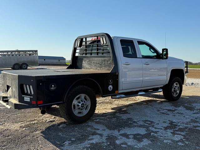 Image of Chevrolet Silverado equipment image 3