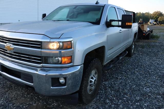 Image of Chevrolet Silverado equipment image 3