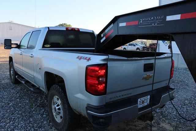 Image of Chevrolet Silverado equipment image 1