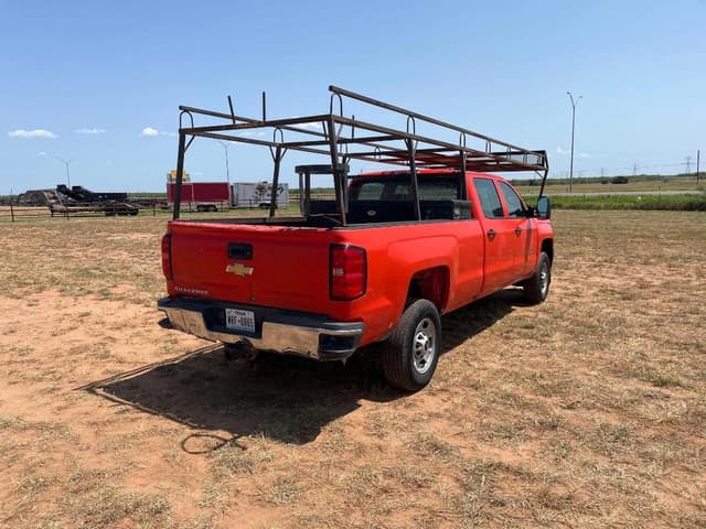 Image of Chevrolet Silverado equipment image 2