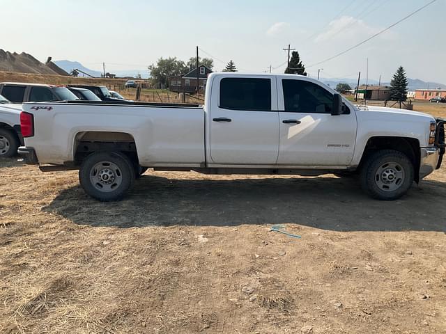 Image of Chevrolet 2500HD equipment image 3