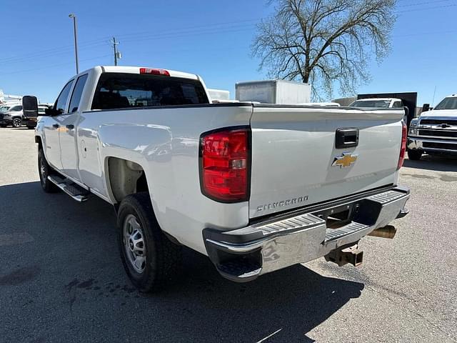 Image of Chevrolet 2500HD equipment image 2