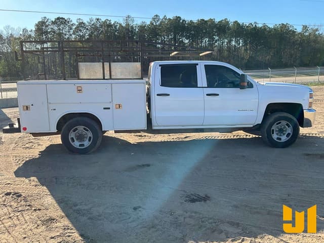 Image of Chevrolet 2500HD equipment image 3