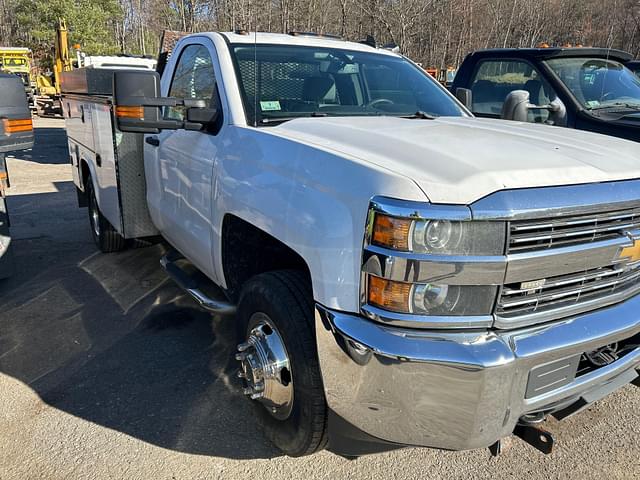 Image of Chevrolet Silverado equipment image 3