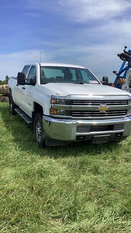 Image of Chevrolet 2500 equipment image 2