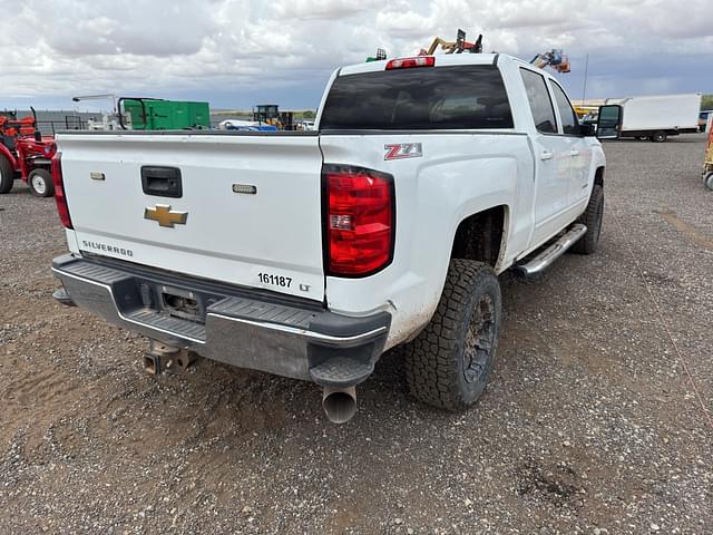 Image of Chevrolet 2500HD equipment image 2