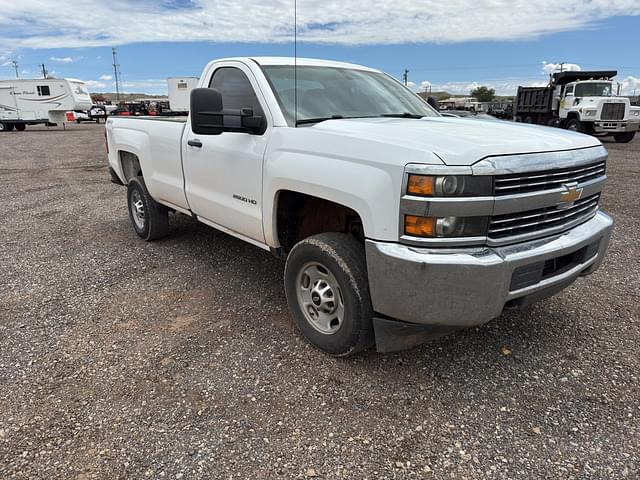 Image of Chevrolet 2500HD equipment image 3
