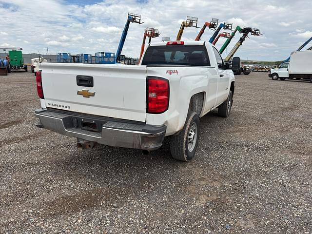 Image of Chevrolet 2500HD equipment image 2