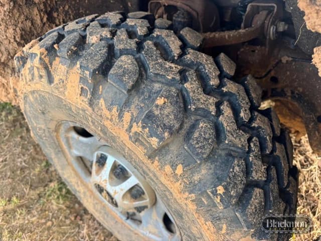 Image of Chevrolet 2500HD equipment image 4