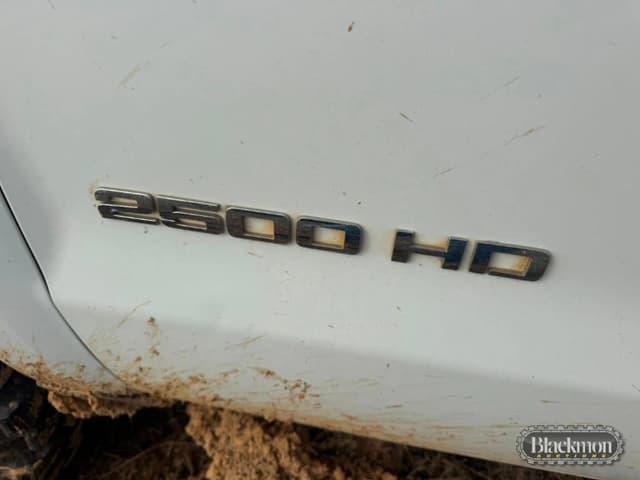 Image of Chevrolet 2500HD equipment image 2
