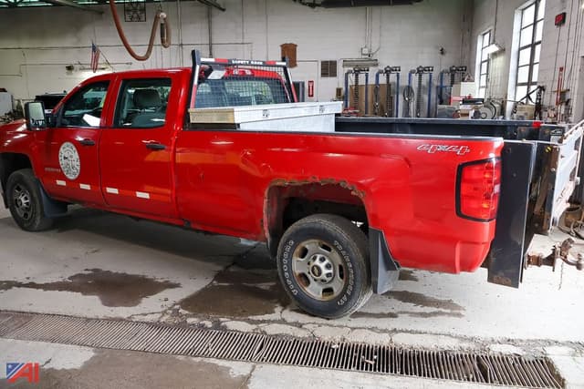 Image of Chevrolet 2500HD equipment image 2