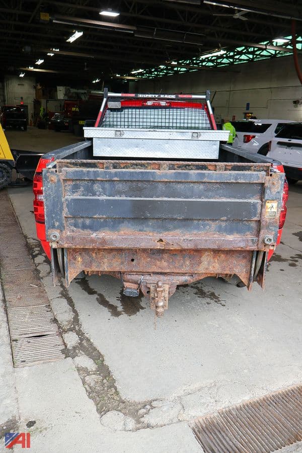 Image of Chevrolet 2500HD equipment image 3