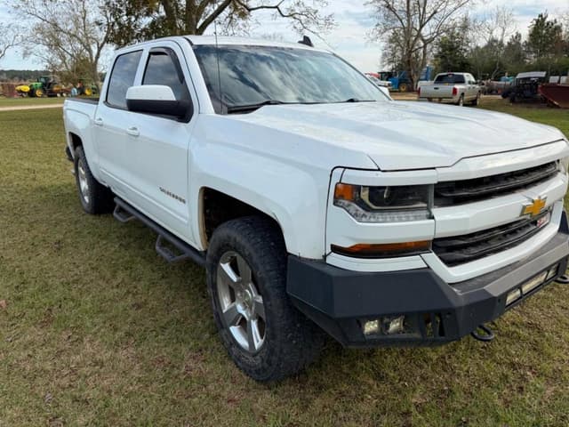 Image of Chevrolet Silverado equipment image 3