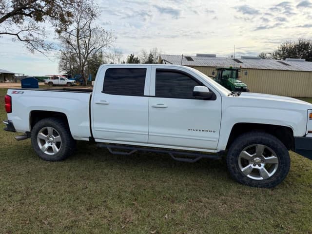 Image of Chevrolet Silverado equipment image 4