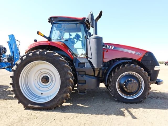 Image of Case IH Magnum 250 equipment image 3
