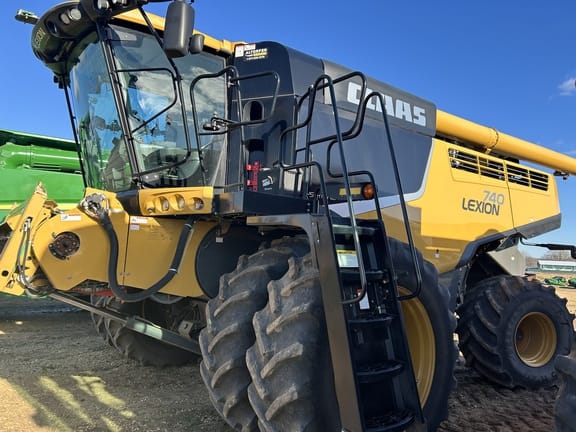 Main image CLAAS LEXION 740
