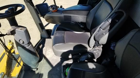Main image CLAAS LEXION 740 12