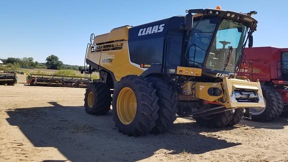 Image of CLAAS LEXION 740 equipment image 1