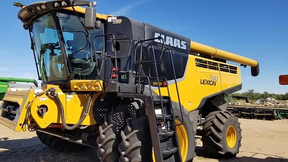Main image CLAAS LEXION 740 6