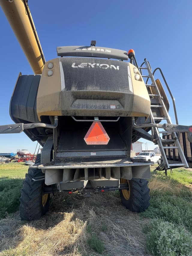 Image of CLAAS LEXION 740 equipment image 4