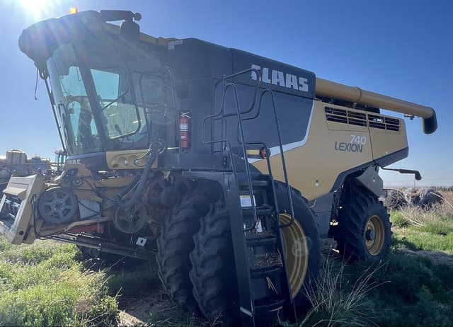 Image of CLAAS LEXION 740 equipment image 3