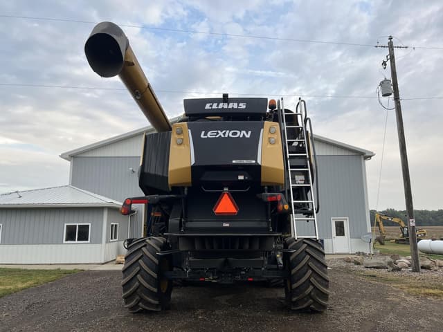 Image of CLAAS LEXION 740TT equipment image 4