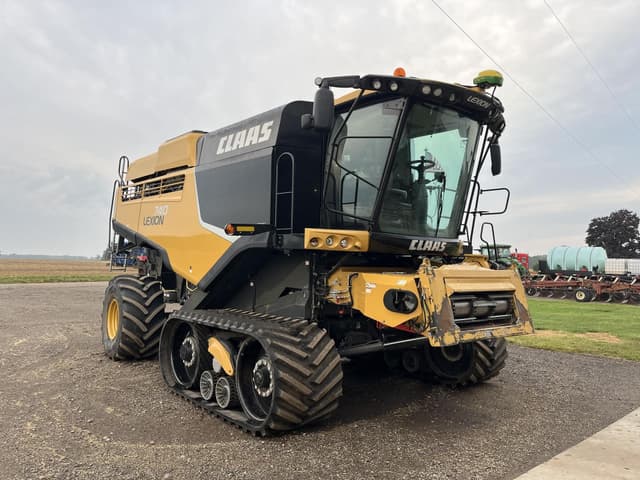 Image of CLAAS LEXION 740TT equipment image 1