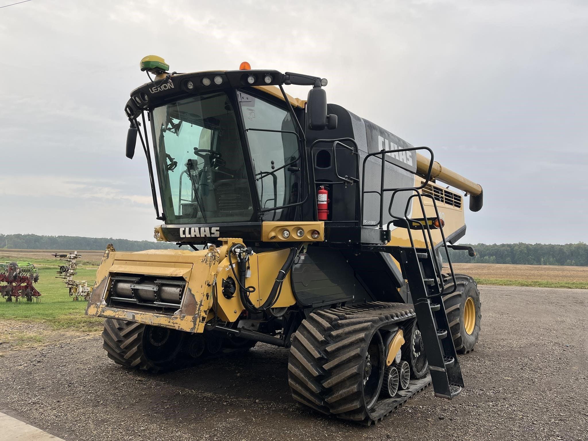 2016 CLAAS LEXION 740TT Equipment Image0