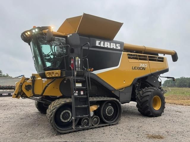 2016 CLAAS LEXION 740TT Equipment Image0