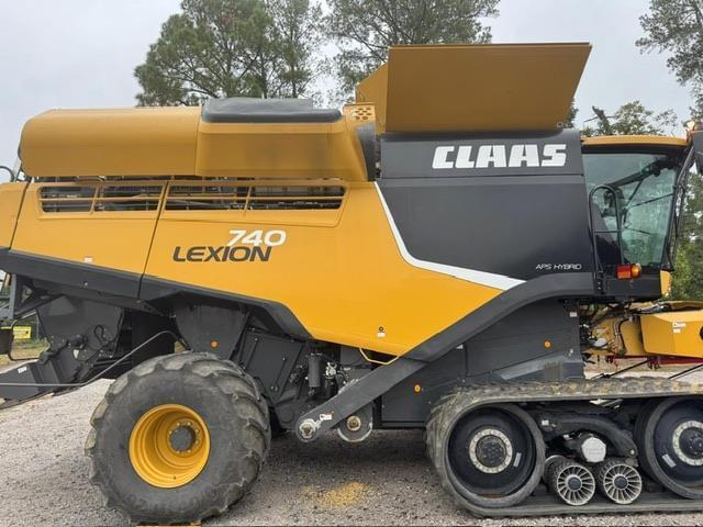 Image of CLAAS LEXION 740TT equipment image 1