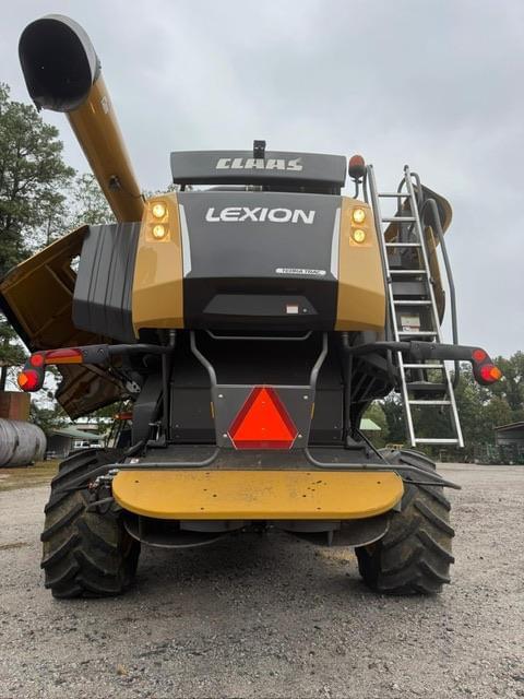 Image of CLAAS LEXION 740TT equipment image 4