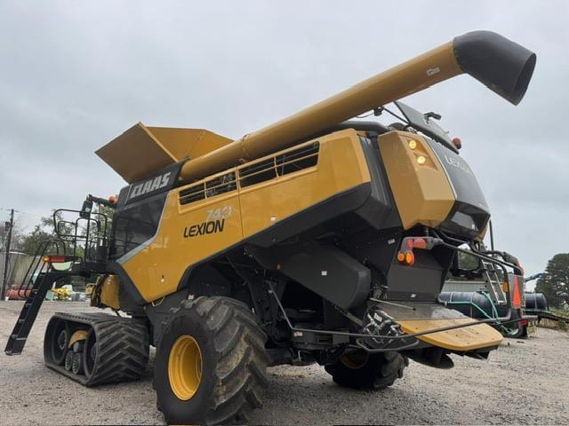 Image of CLAAS LEXION 740TT equipment image 2