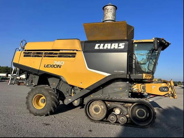Image of CLAAS LEXION 740TT equipment image 1