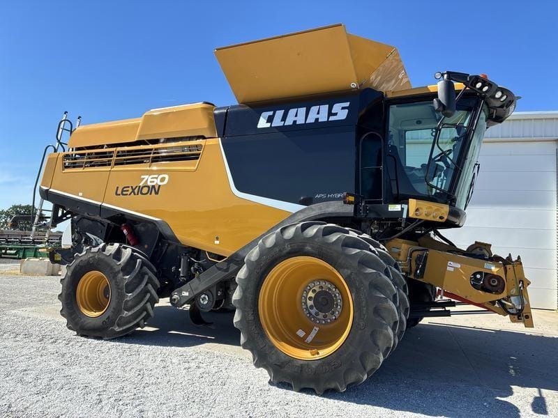 2016 CLAAS LEXION 760 Equipment Image0