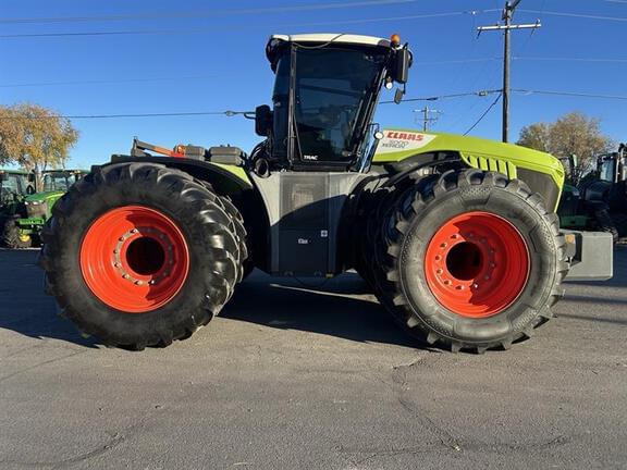 Image of CLAAS Xerion 5000 Trac equipment image 3