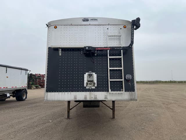 Image of Cornhusker 800 equipment image 1