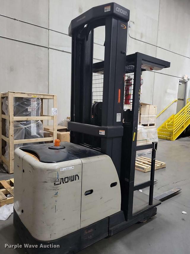 Image of Crown SP3520-30 equipment image 4