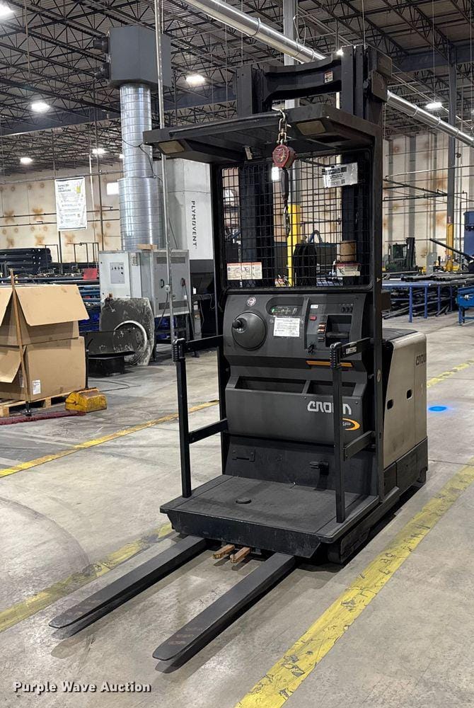 2016 Crown SP3520-30 Equipment Image0