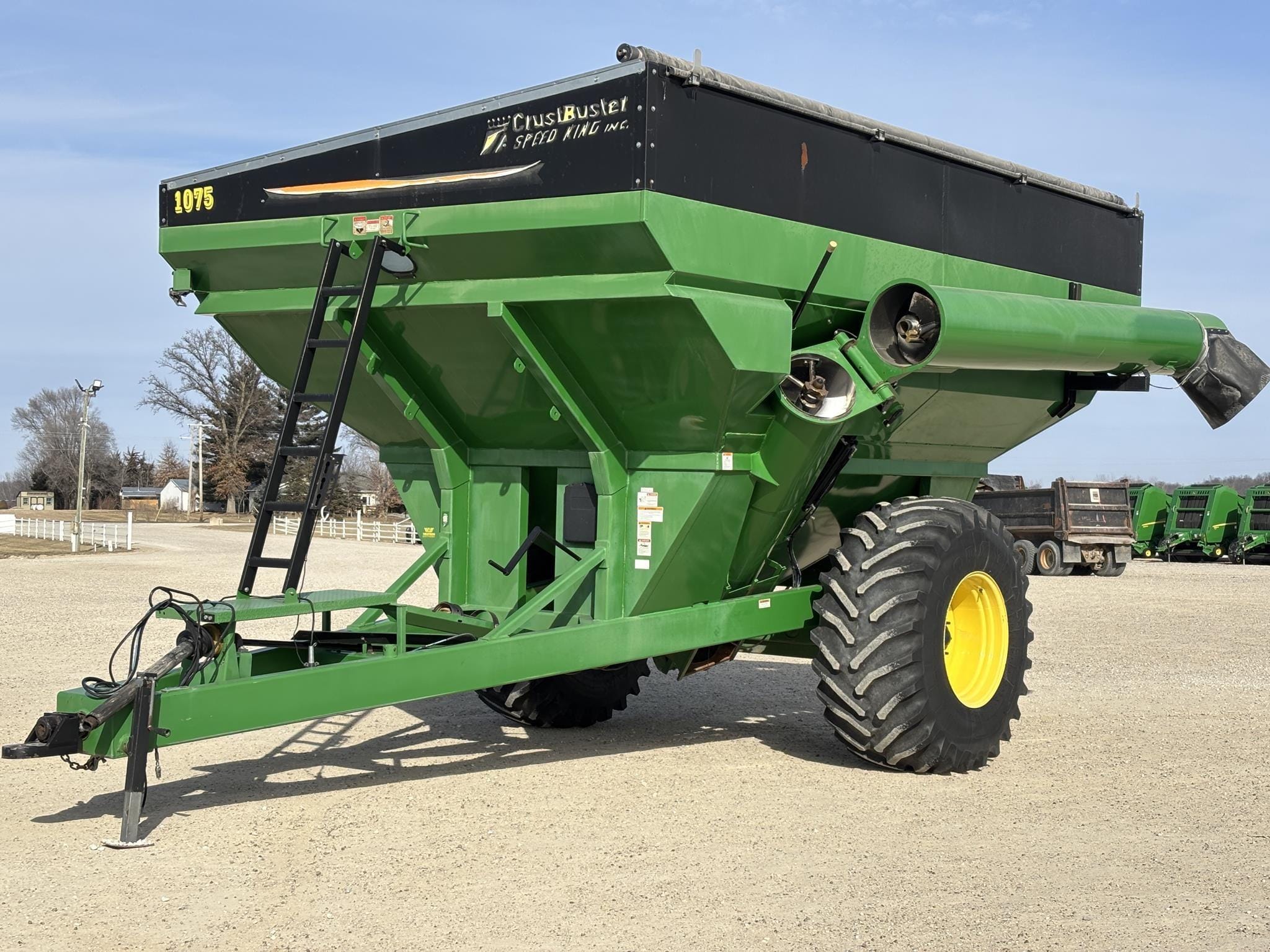 2016 CrustBuster 1075 Equipment Image0