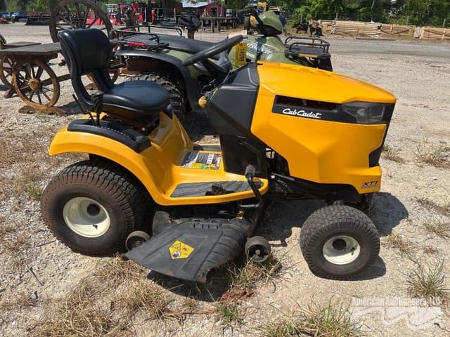 Image of Cub Cadet XT1 equipment image 3