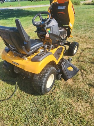 2016 Cub Cadet XT2 LX42 Equipment Image0