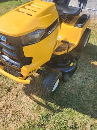 Image of Cub Cadet XT2 LX42 equipment image 4