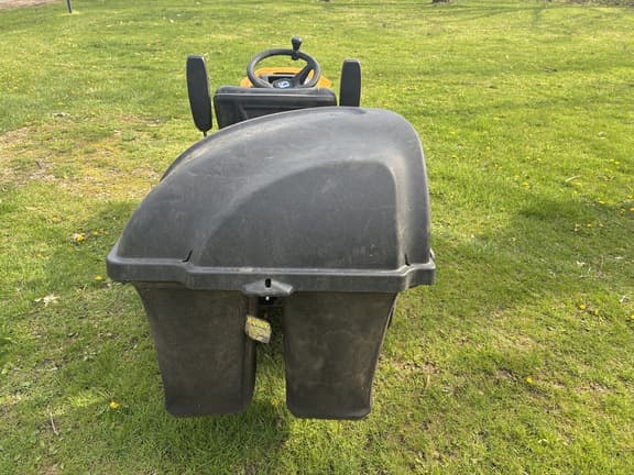 Image of Cub Cadet XT2 equipment image 3