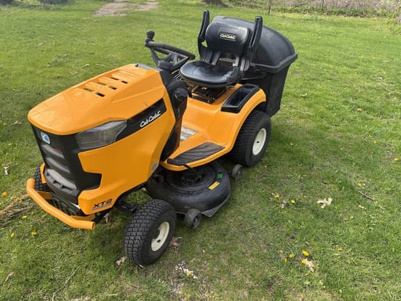 Image of Cub Cadet XT2 equipment image 4