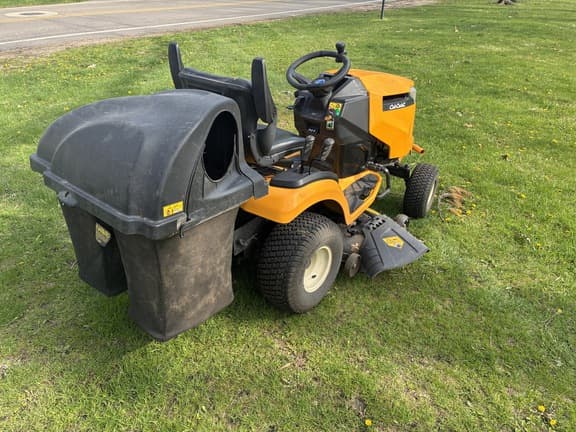 Image of Cub Cadet XT2 equipment image 2