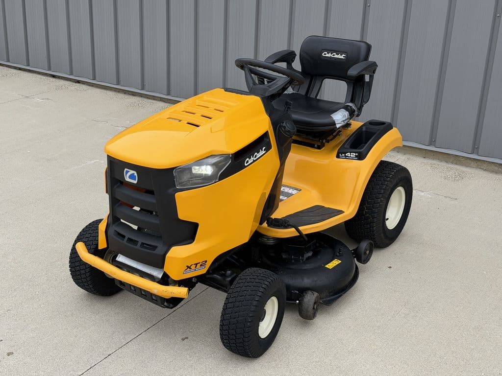 Image of Cub Cadet XT2 LX42 Primary image