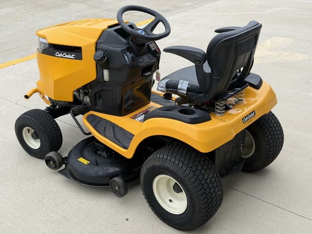 Image of Cub Cadet XT2 LX42 equipment image 4